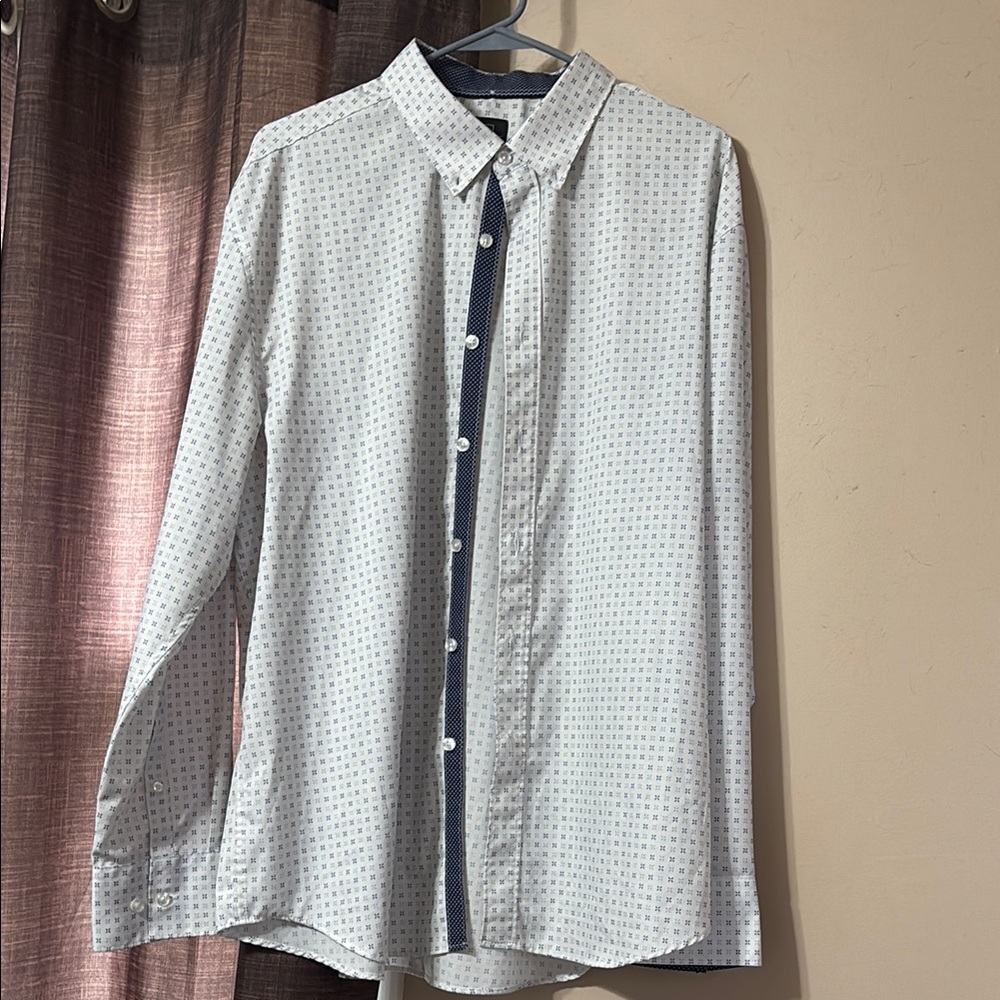 Michael Strahan White Dress Shirt with Subtle Pattern and Breathable Fabric